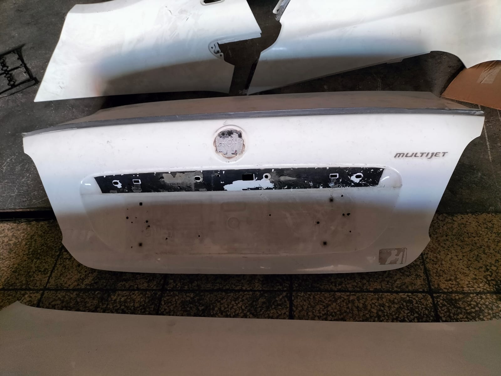 FİAT LİNEA BAGAJ KAPISI