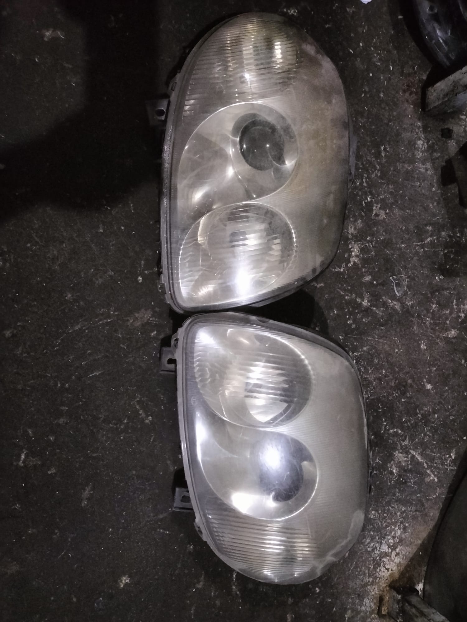 RENAULT CLİO ÖN FARLAR