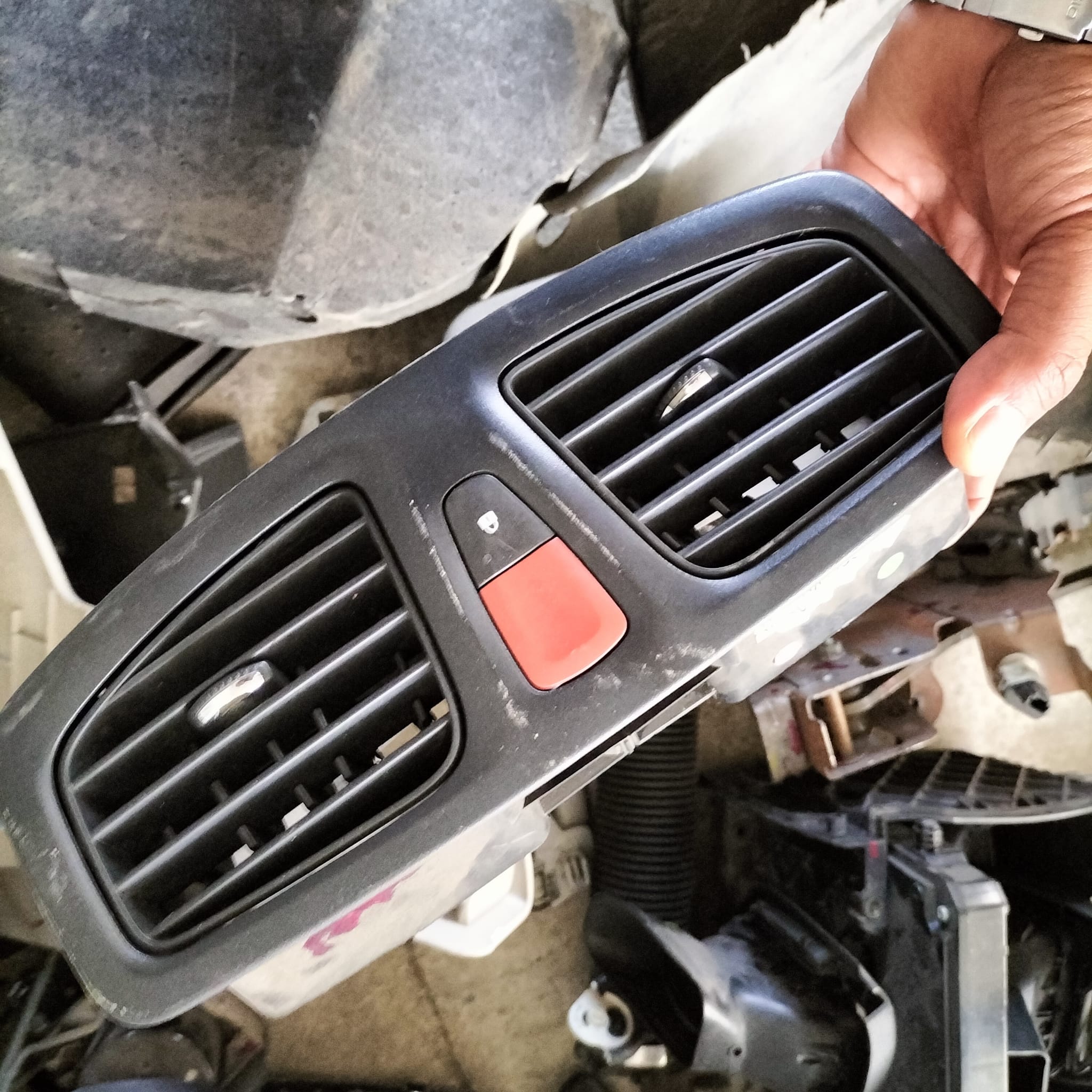 RENAULT FLUENCE ORTAK KLİMA ÜFLEYİCİ