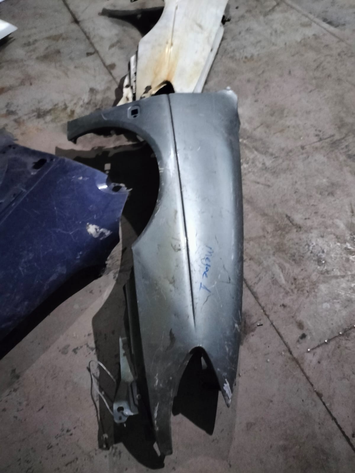 RENAULT MEGANE 1 SAĞ ÖN ÇAMURLUK