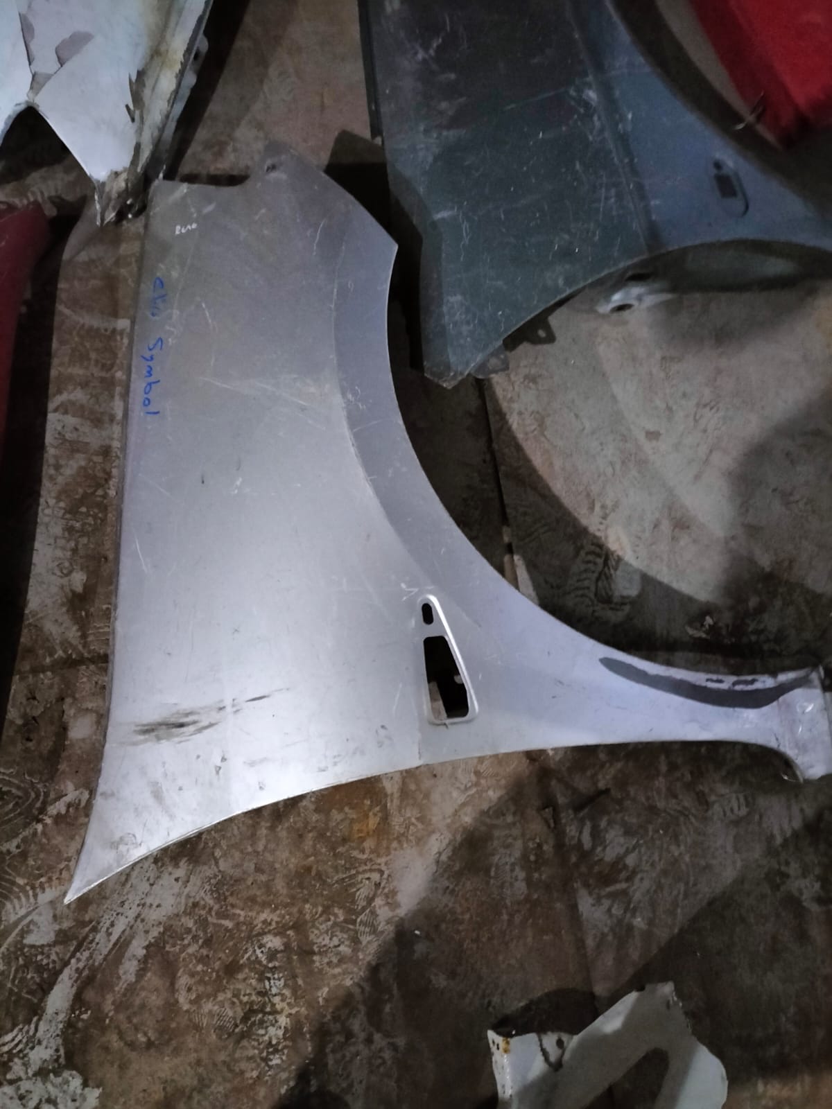 RENAULT SYMBOL 2012 MODEL SAĞ ÖN ÇAMURLIK